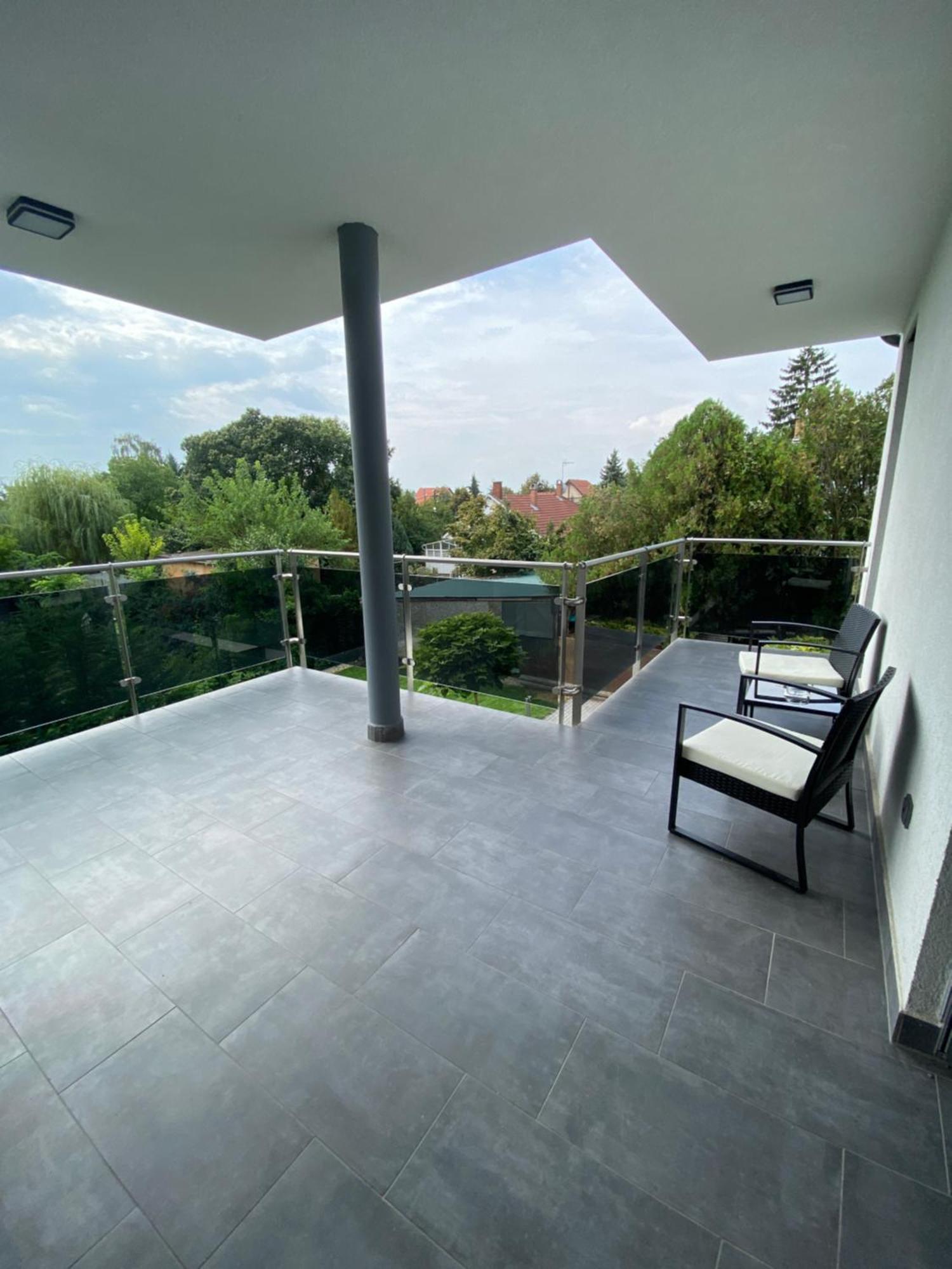 Modern Living In דירה